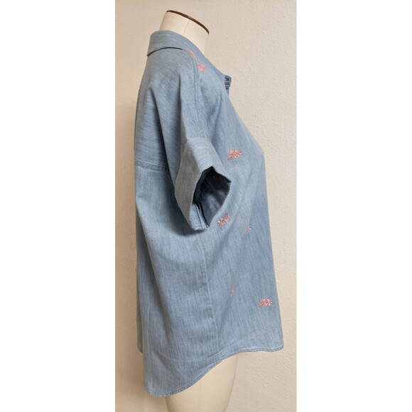 Court & Rowe Blue Chambray Floral Embroidered Short Sleeve Button-Up Shirt M - Picture 9 of 12